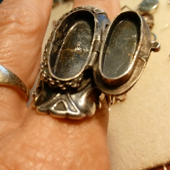 VINTAGE GOTH POISON RING - Picture 3 of 4